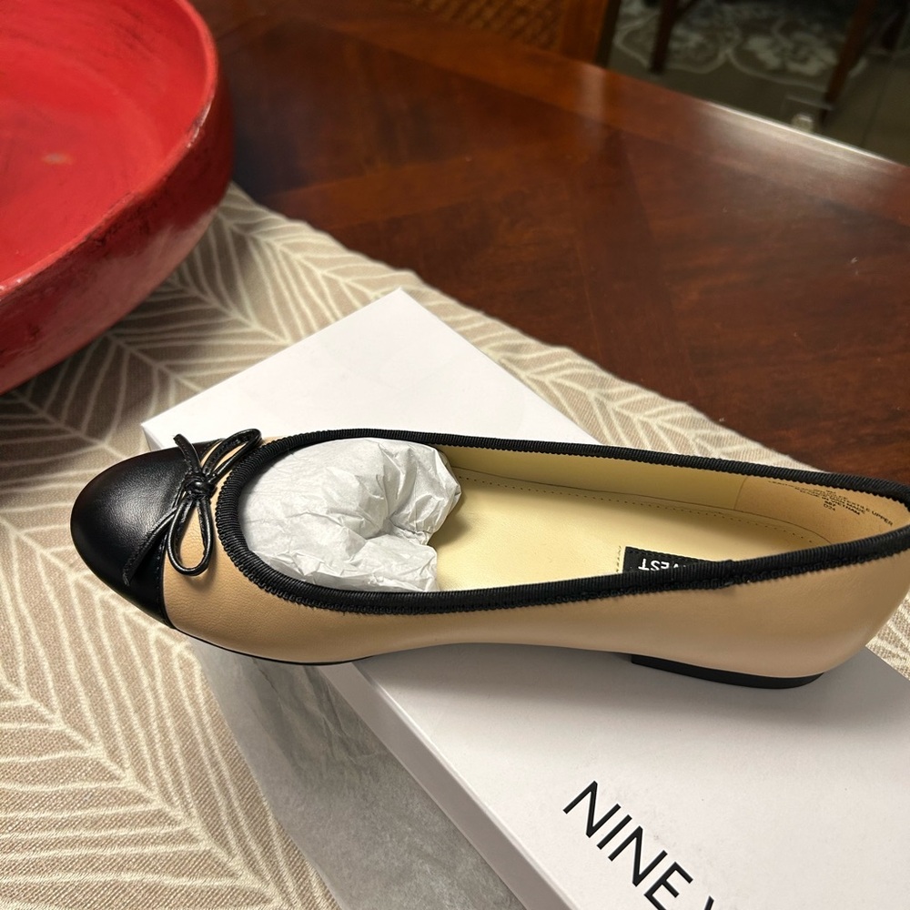 Nine West Black and Cream Women's Flats size 9